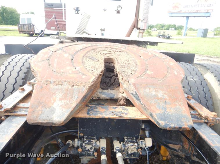 image for item FH9411 1998 International 9400 semi truck