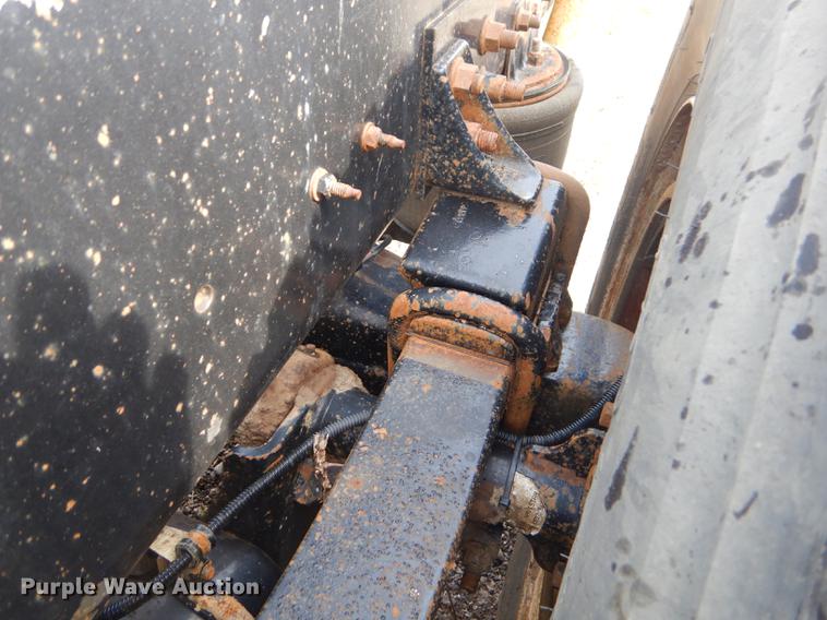 image for item FH9411 1998 International 9400 semi truck