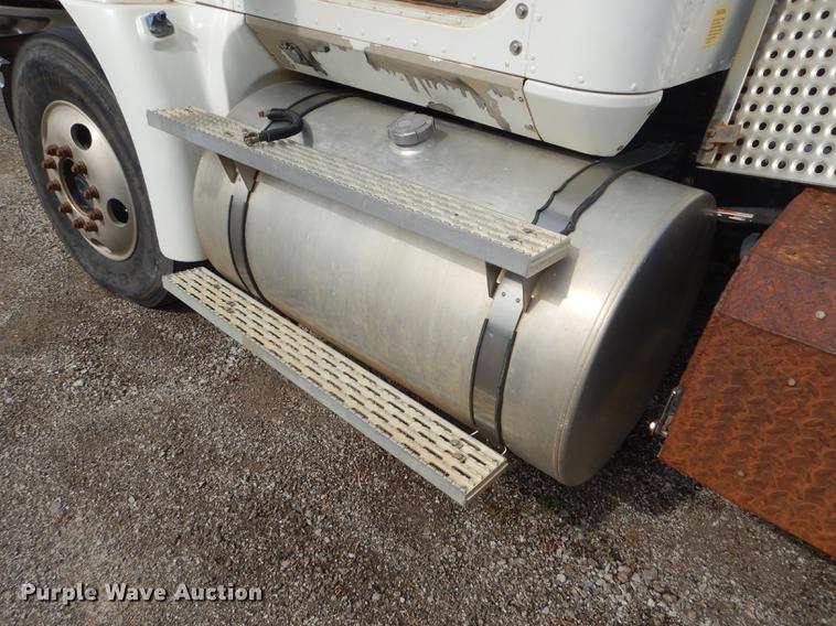 image for item FH9411 1998 International 9400 semi truck