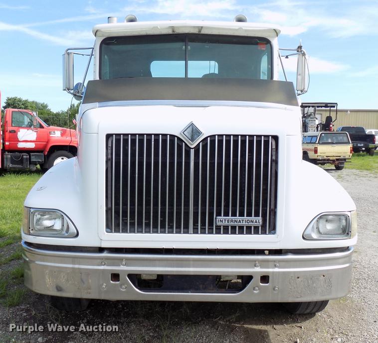 image for item FJ9310 1998 International 9400 semi truck