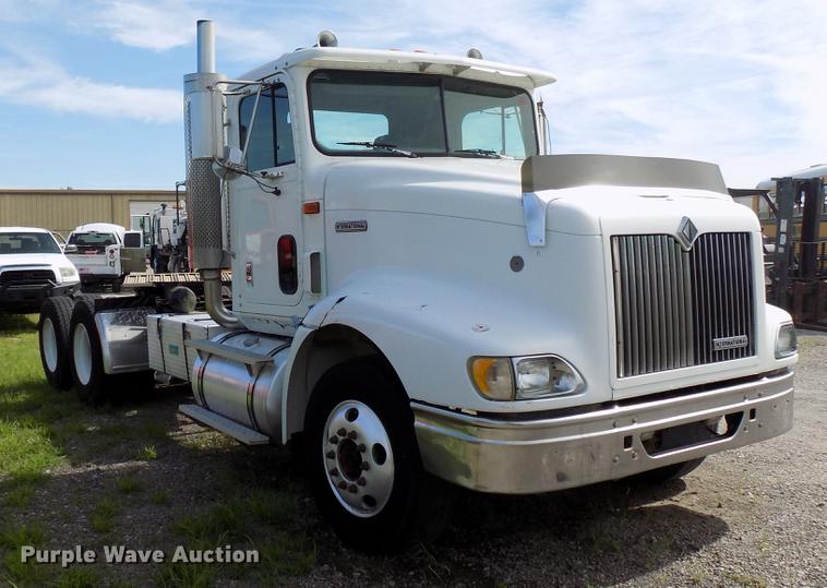 image for item FJ9310 1998 International 9400 semi truck