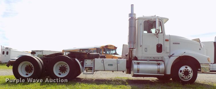 image for item FJ9310 1998 International 9400 semi truck