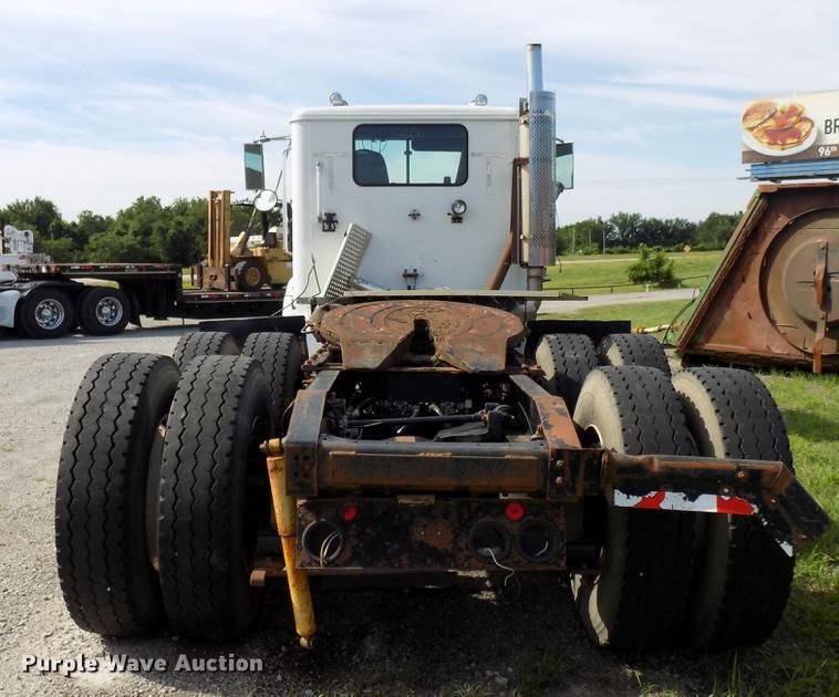 image for item FJ9310 1998 International 9400 semi truck