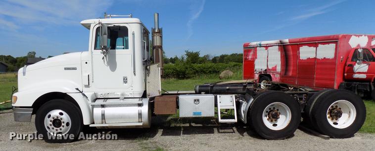 image for item FJ9310 1998 International 9400 semi truck