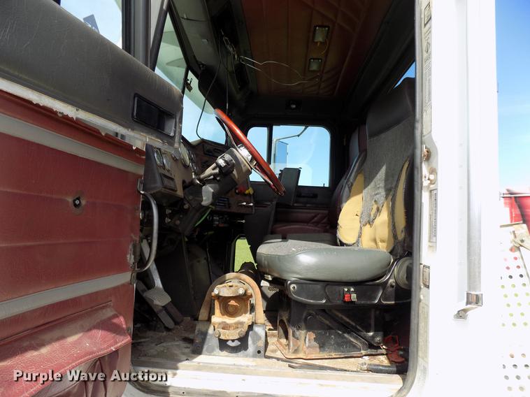 image for item FJ9310 1998 International 9400 semi truck