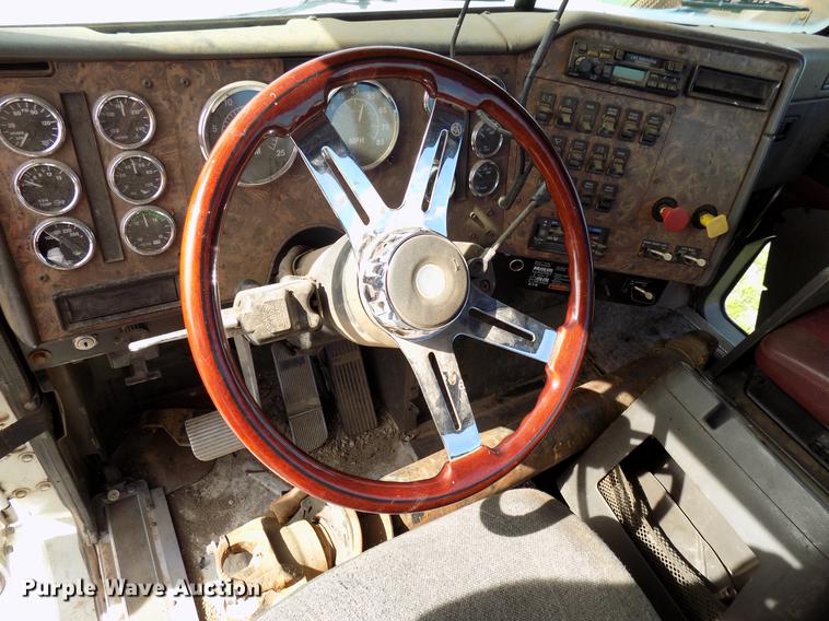 image for item FJ9310 1998 International 9400 semi truck