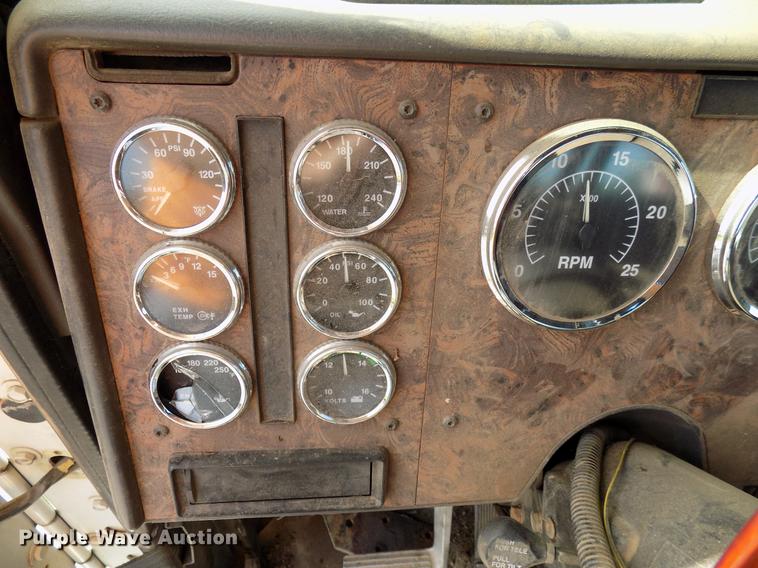 image for item FJ9310 1998 International 9400 semi truck