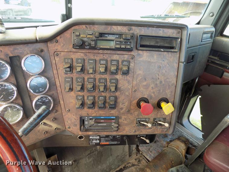 image for item FJ9310 1998 International 9400 semi truck