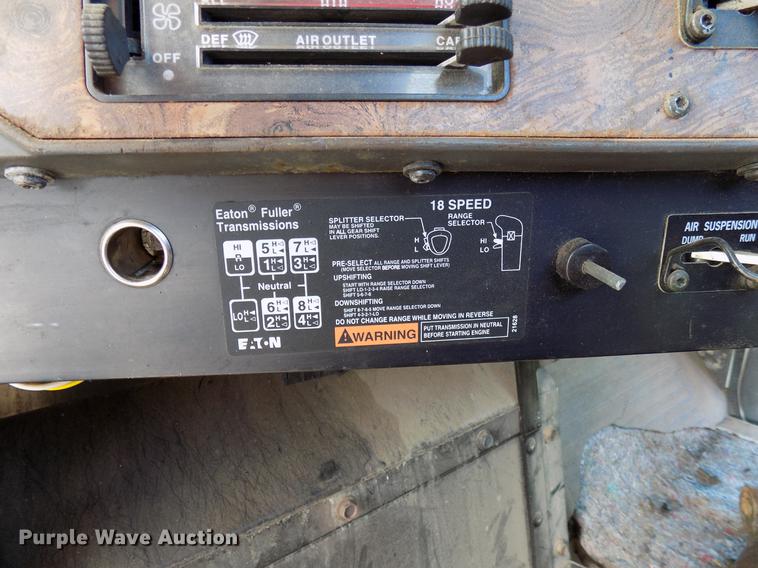 image for item FJ9310 1998 International 9400 semi truck