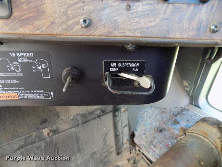 image for item FJ9310 1998 International 9400 semi truck