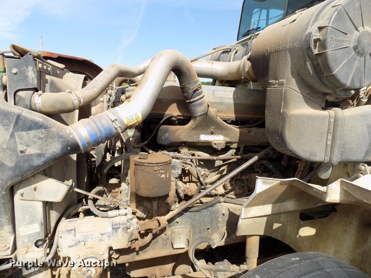 image for item FJ9310 1998 International 9400 semi truck