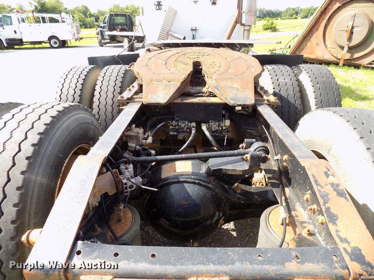 image for item FJ9310 1998 International 9400 semi truck