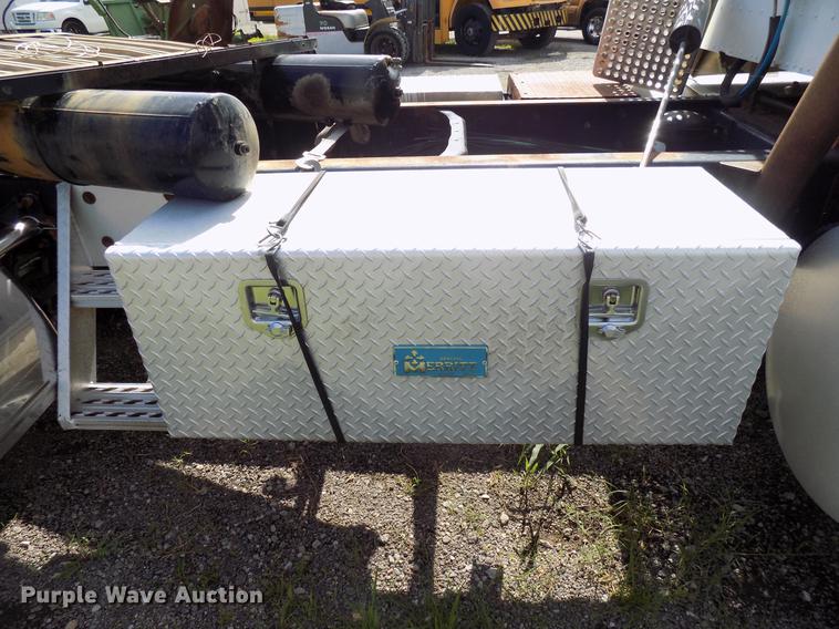 image for item FJ9310 1998 International 9400 semi truck