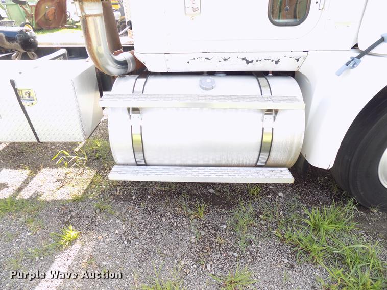 image for item FJ9310 1998 International 9400 semi truck