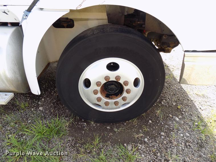 image for item FJ9310 1998 International 9400 semi truck