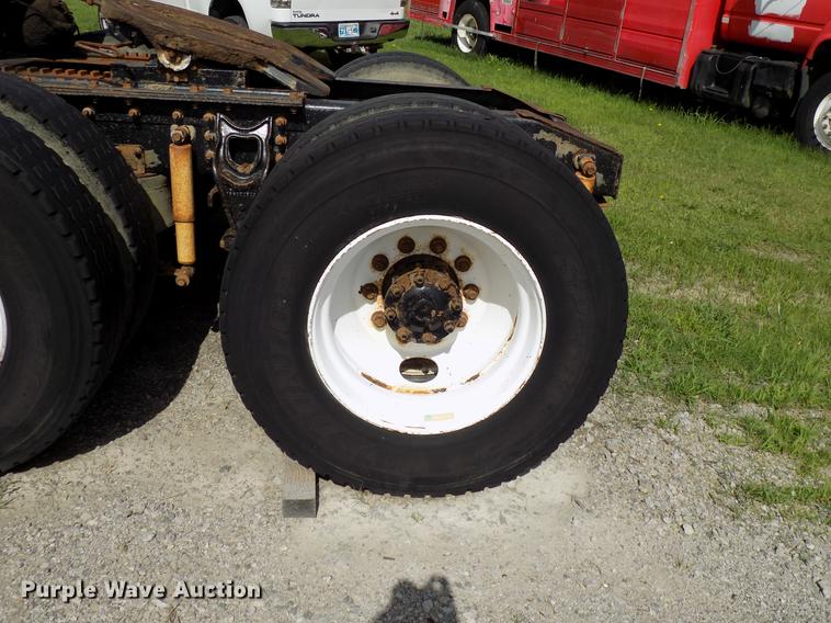 image for item FJ9310 1998 International 9400 semi truck