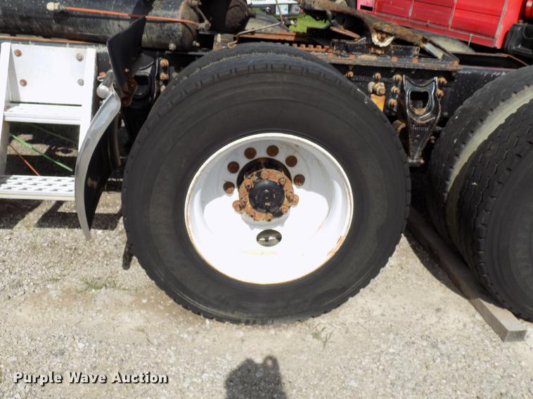 image for item FJ9310 1998 International 9400 semi truck