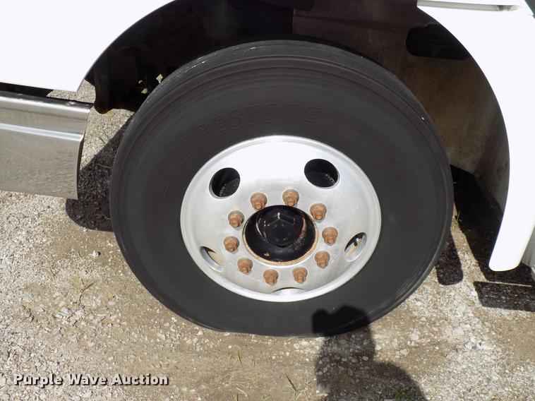 image for item FJ9310 1998 International 9400 semi truck