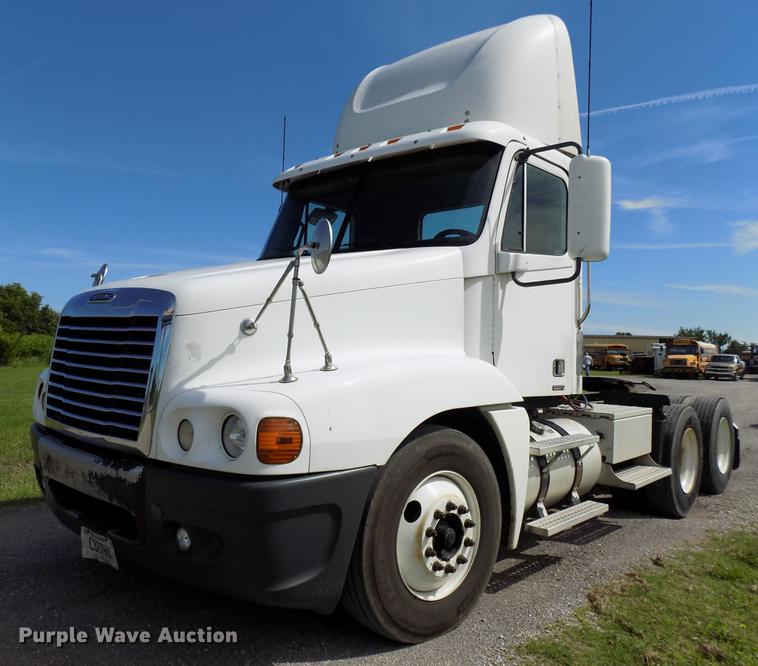 image for item FJ9312 2009 Freightliner Century Class semi truck