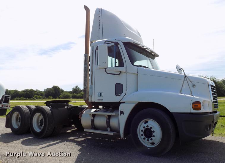 image for item FJ9312 2009 Freightliner Century Class semi truck