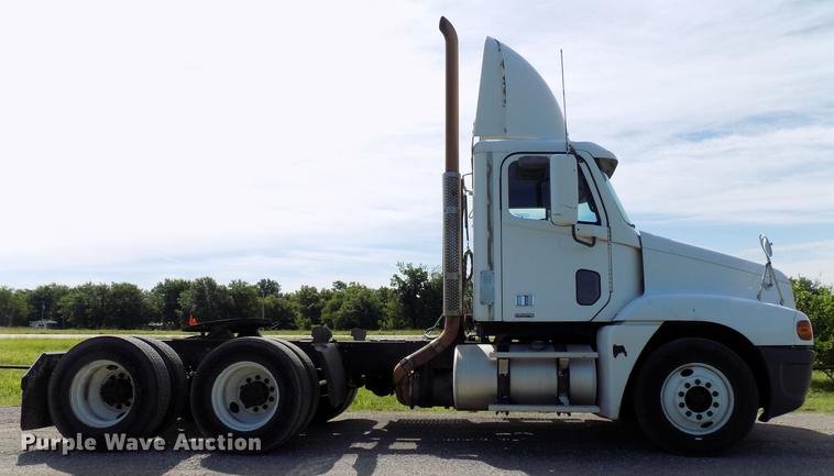 image for item FJ9312 2009 Freightliner Century Class semi truck
