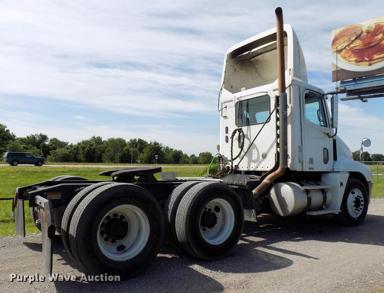 image for item FJ9312 2009 Freightliner Century Class semi truck