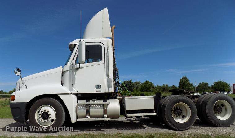 image for item FJ9312 2009 Freightliner Century Class semi truck