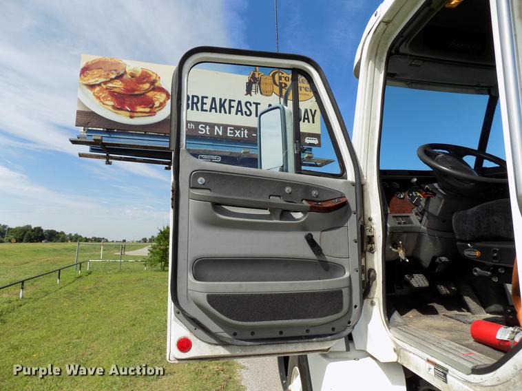 image for item FJ9312 2009 Freightliner Century Class semi truck