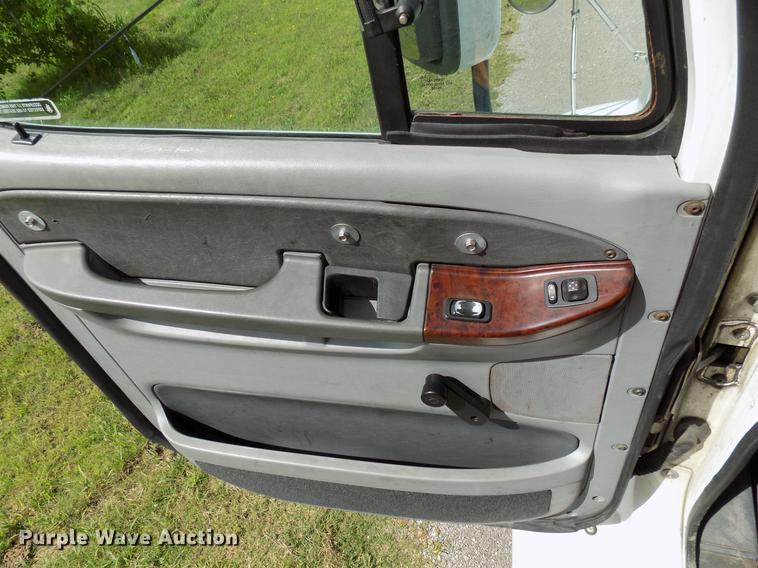 image for item FJ9312 2009 Freightliner Century Class semi truck