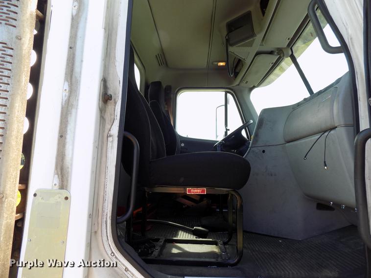 image for item FJ9312 2009 Freightliner Century Class semi truck