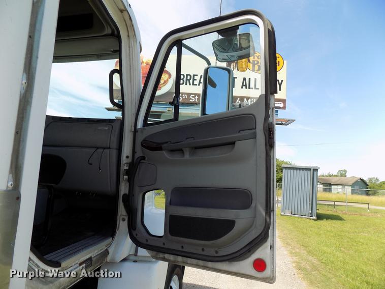 image for item FJ9312 2009 Freightliner Century Class semi truck