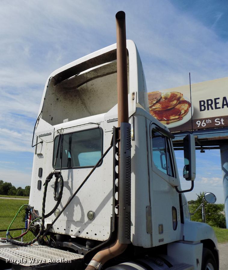 image for item FJ9312 2009 Freightliner Century Class semi truck