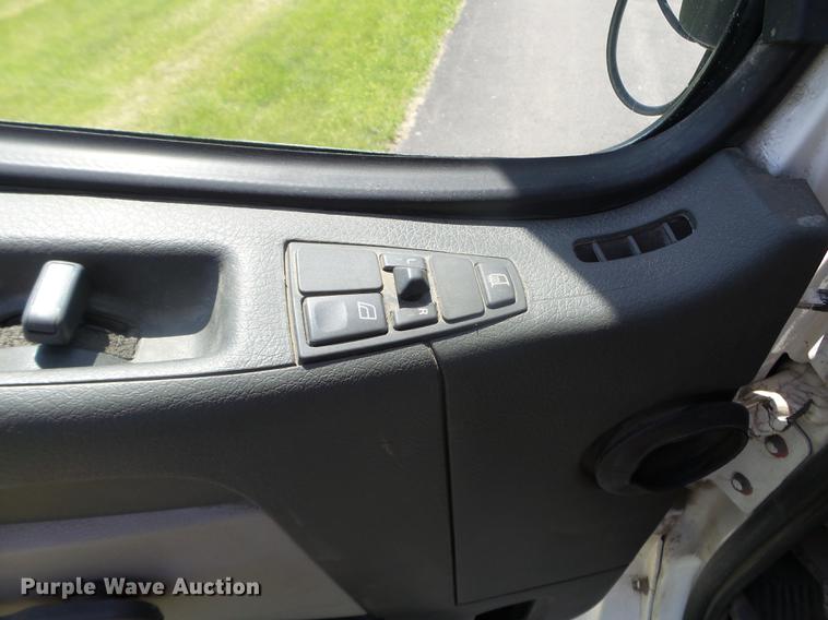 image for item FM9362 2010 Volvo VN semi truck