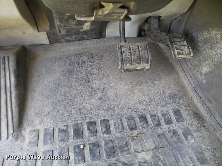 image for item FM9362 2010 Volvo VN semi truck