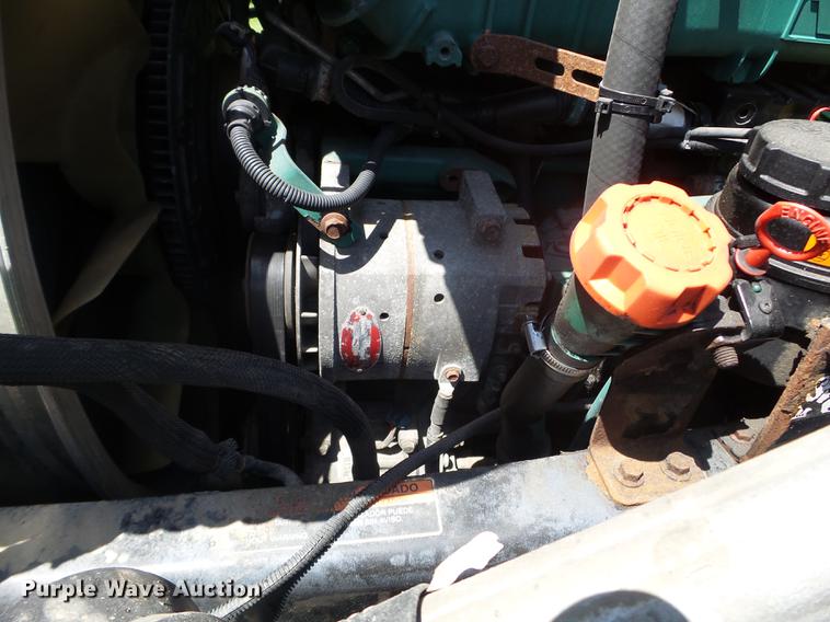 image for item FM9362 2010 Volvo VN semi truck