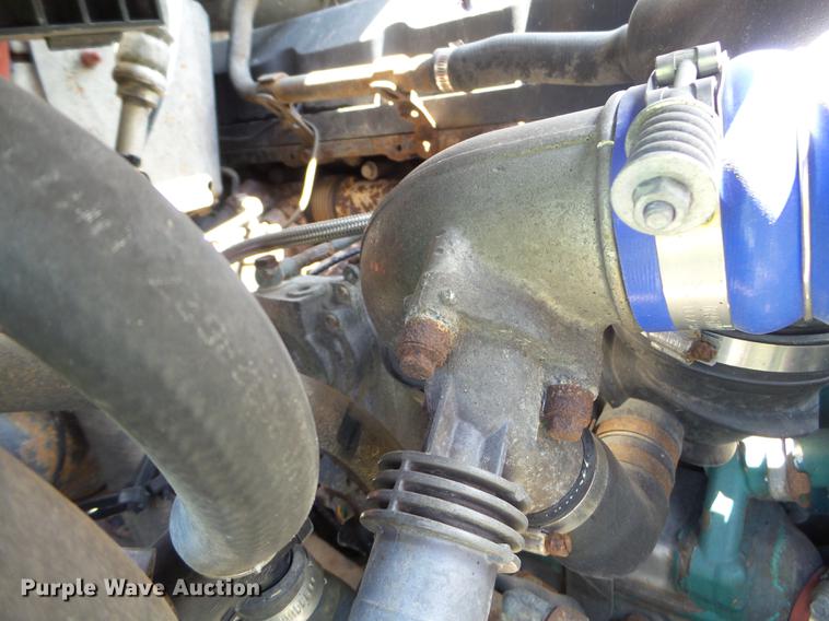 image for item FM9362 2010 Volvo VN semi truck