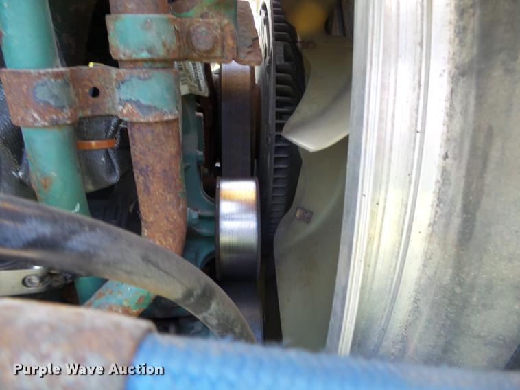 image for item FM9362 2010 Volvo VN semi truck