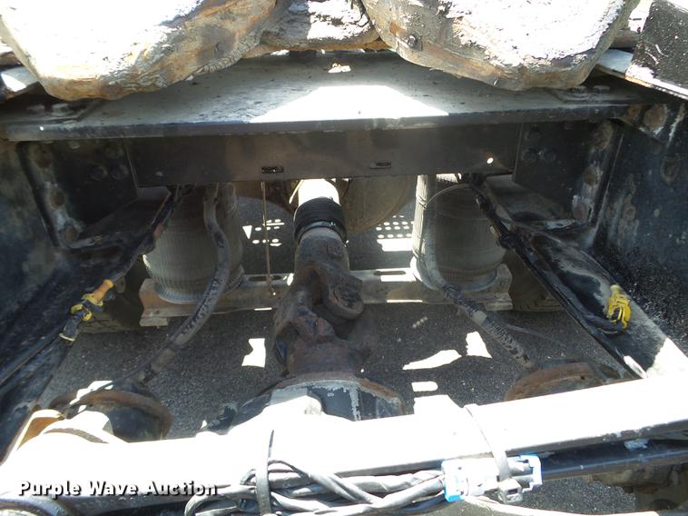 image for item FM9362 2010 Volvo VN semi truck