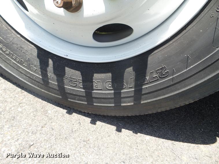 image for item FM9362 2010 Volvo VN semi truck