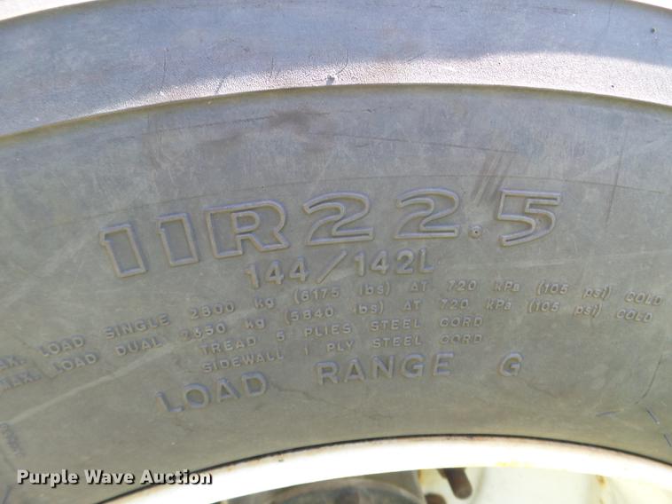 image for item FM9362 2010 Volvo VN semi truck