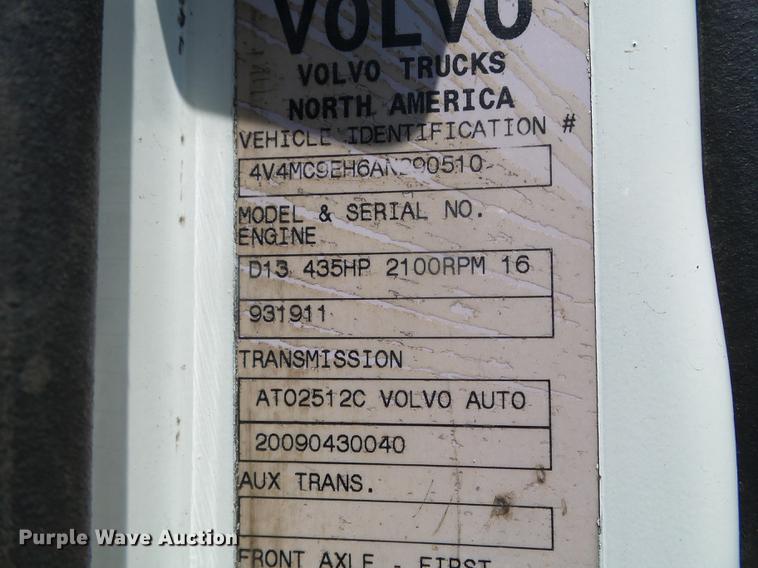 image for item FM9362 2010 Volvo VN semi truck