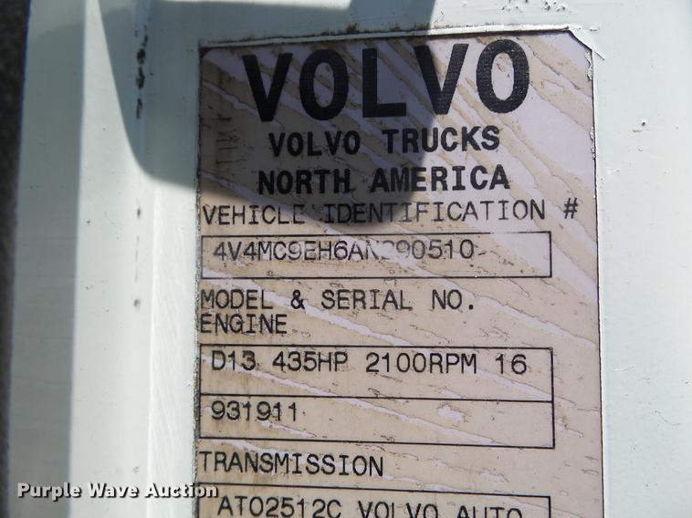 image for item FM9362 2010 Volvo VN semi truck