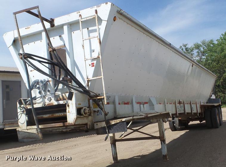 image for item FM9370 1993 Red River live bottom trailer