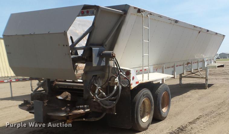 image for item FM9370 1993 Red River live bottom trailer
