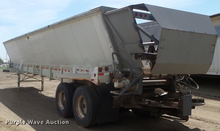 image for item FM9370 1993 Red River live bottom trailer