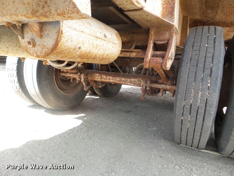 image for item FM9370 1993 Red River live bottom trailer