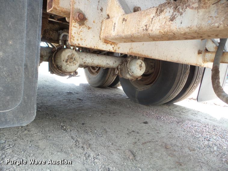 image for item FM9370 1993 Red River live bottom trailer