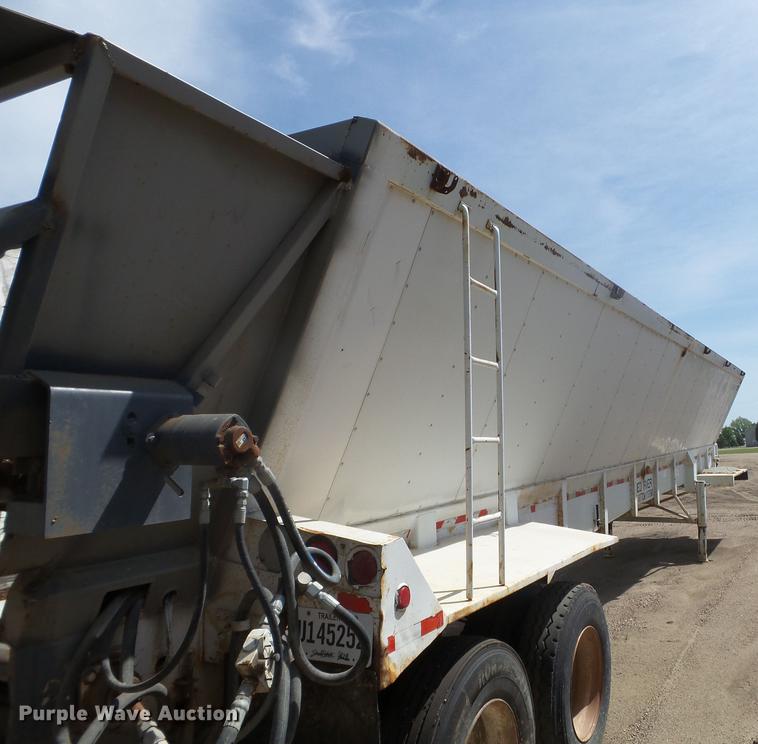 image for item FM9370 1993 Red River live bottom trailer