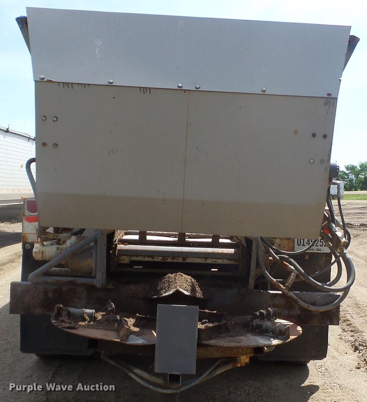 image for item FM9370 1993 Red River live bottom trailer