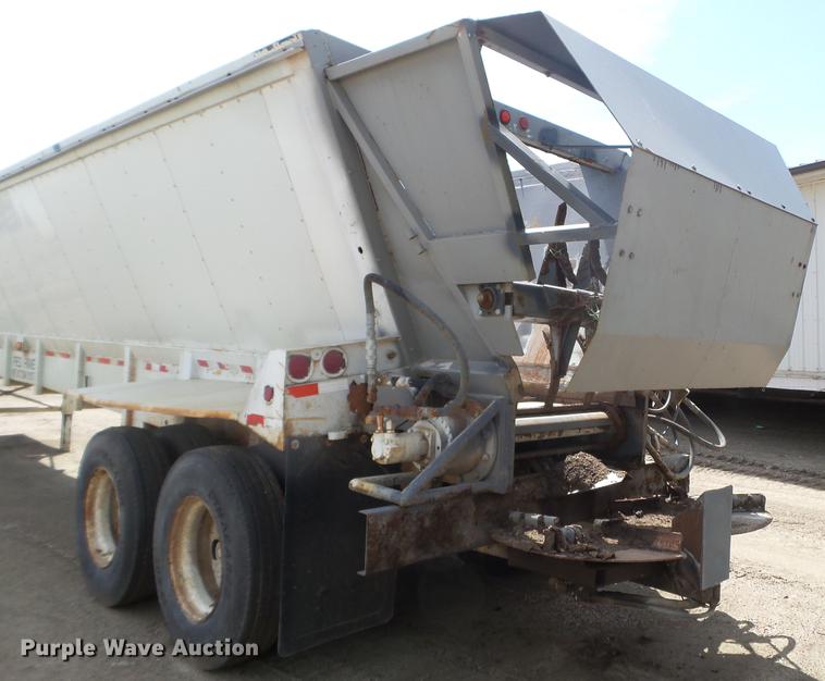 image for item FM9370 1993 Red River live bottom trailer